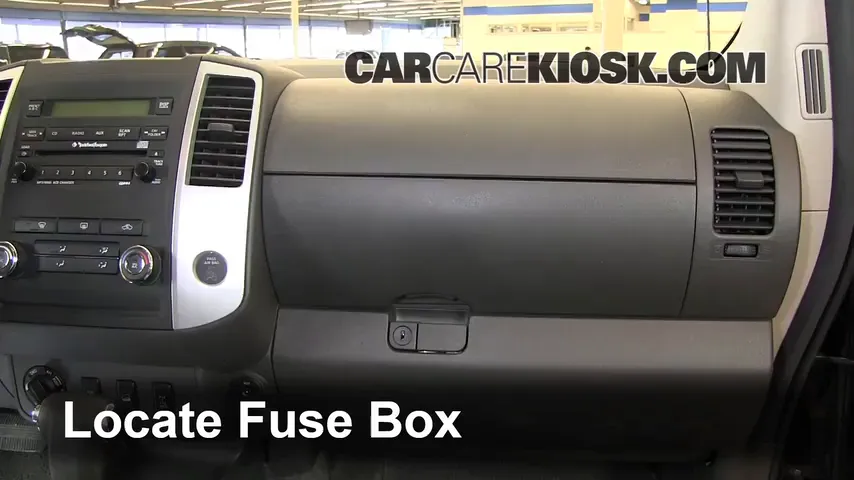 2011 Nissan Xterra S 4.0L V6 Fusible (interior)